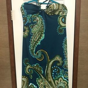 Maxi dress, sleeveless, tie around neck.